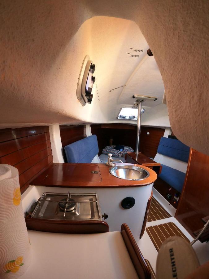 Botel Navegamos Hoy *